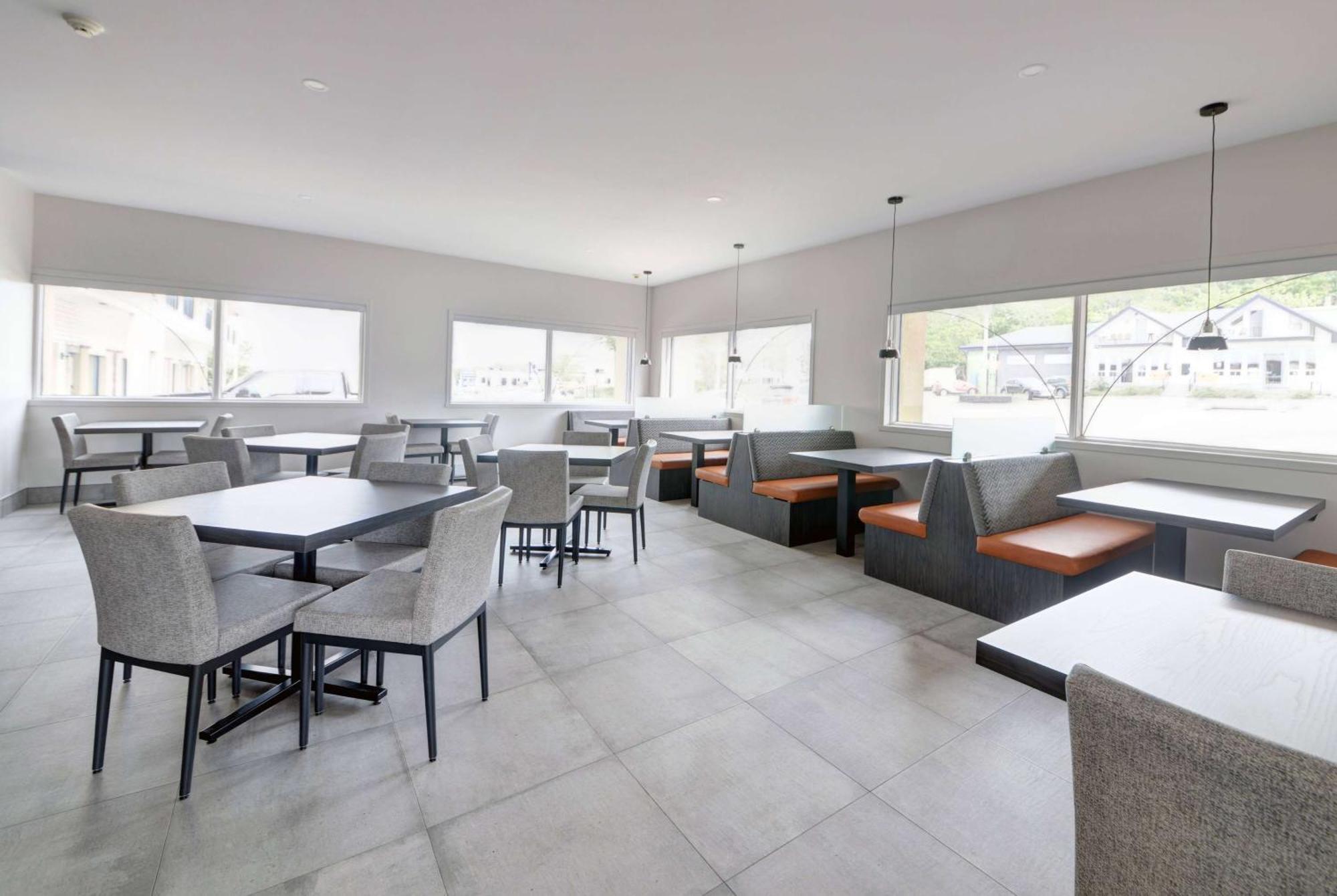 Days Inn By Wyndham Rivière-du-Loup Esterno foto
