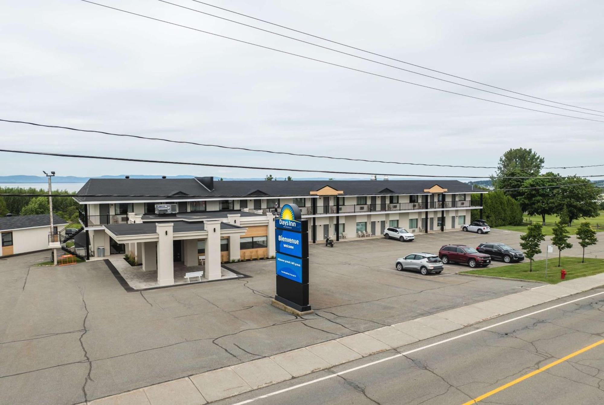 Days Inn By Wyndham Rivière-du-Loup Esterno foto