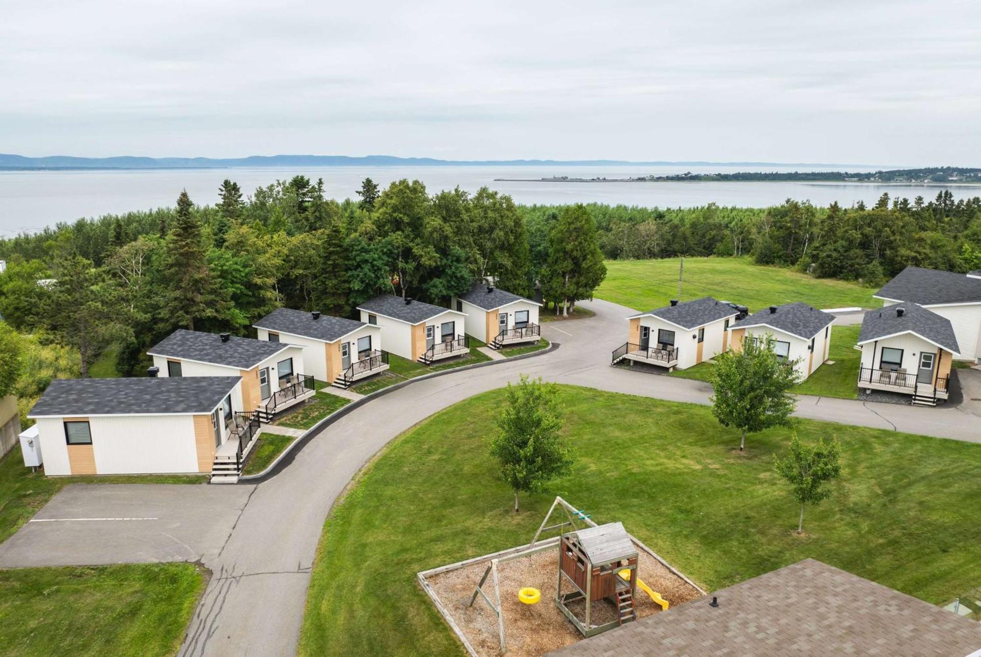 Days Inn By Wyndham Rivière-du-Loup Esterno foto